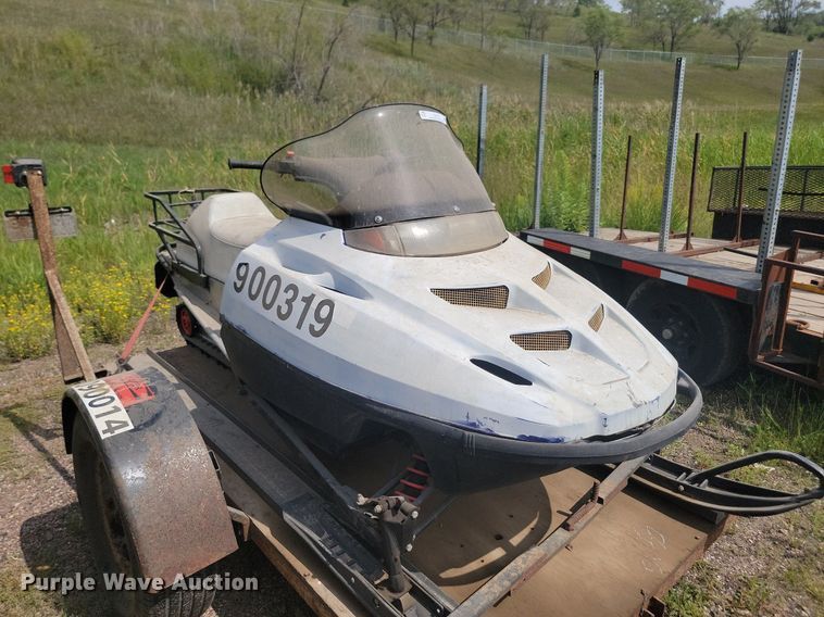 image for item LQ9127 2001 Polaris 500  snowmobile