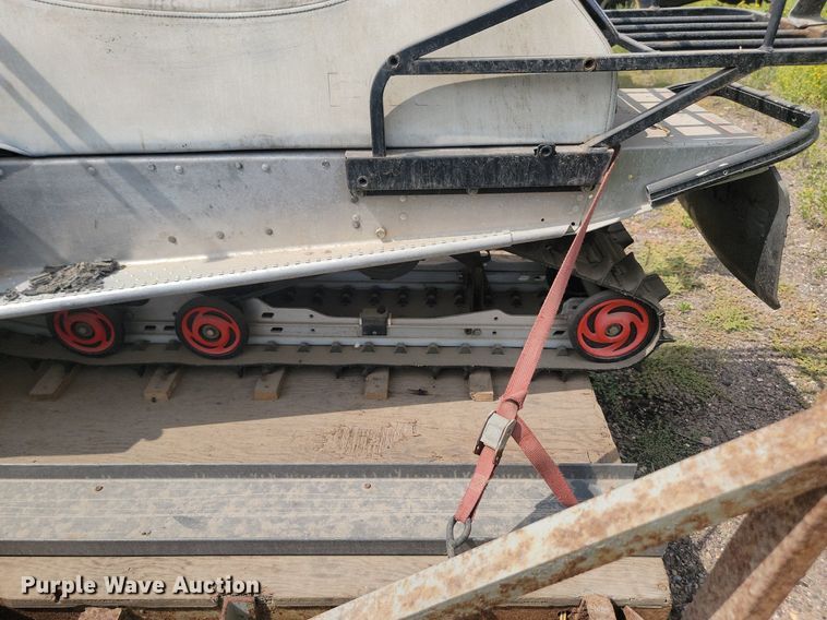 image for item LQ9127 2001 Polaris 500  snowmobile