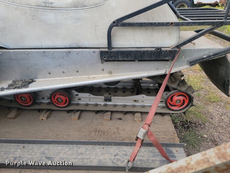 image for item LQ9127 2001 Polaris 500  snowmobile