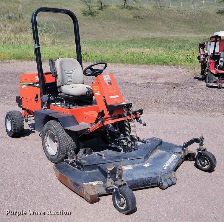 image for item LQ9128 2006 Jacobsen Turfcat 628D  lawn mower