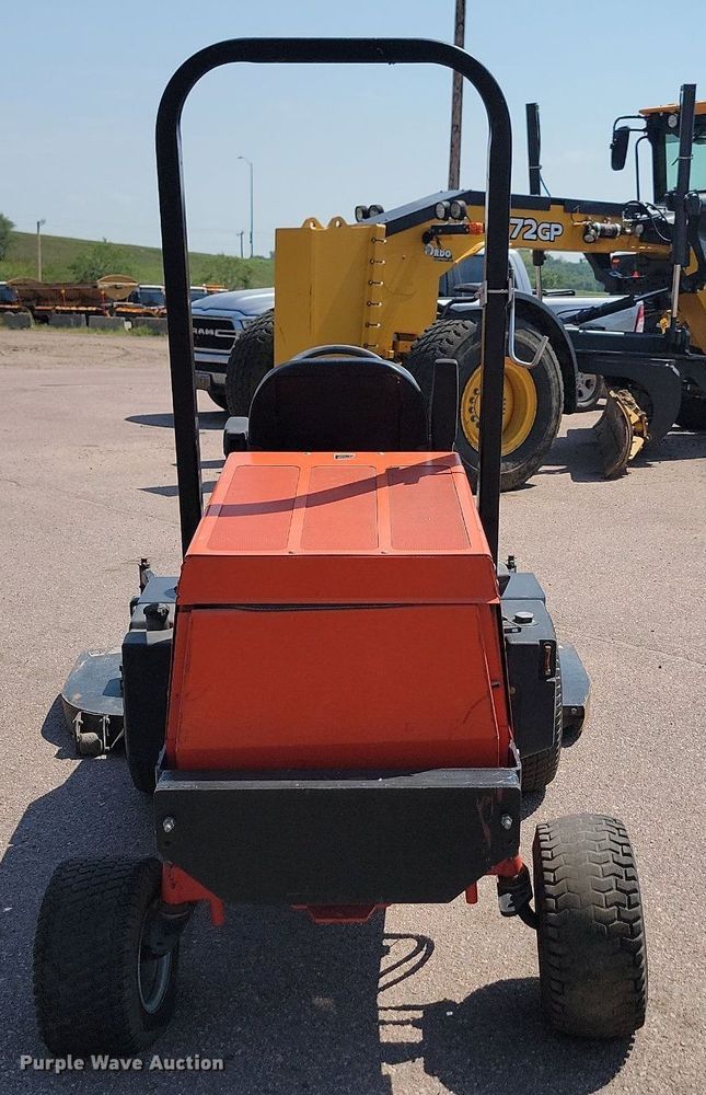 image for item LQ9128 2006 Jacobsen Turfcat 628D  lawn mower