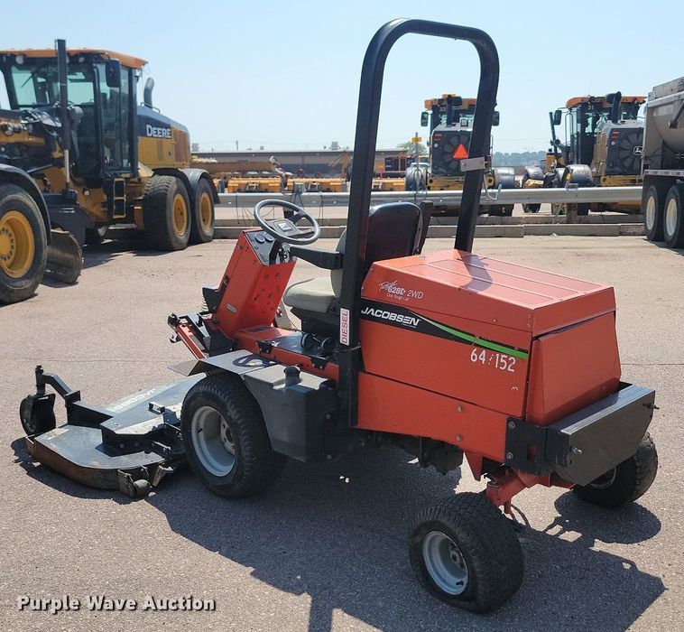 image for item LQ9128 2006 Jacobsen Turfcat 628D  lawn mower