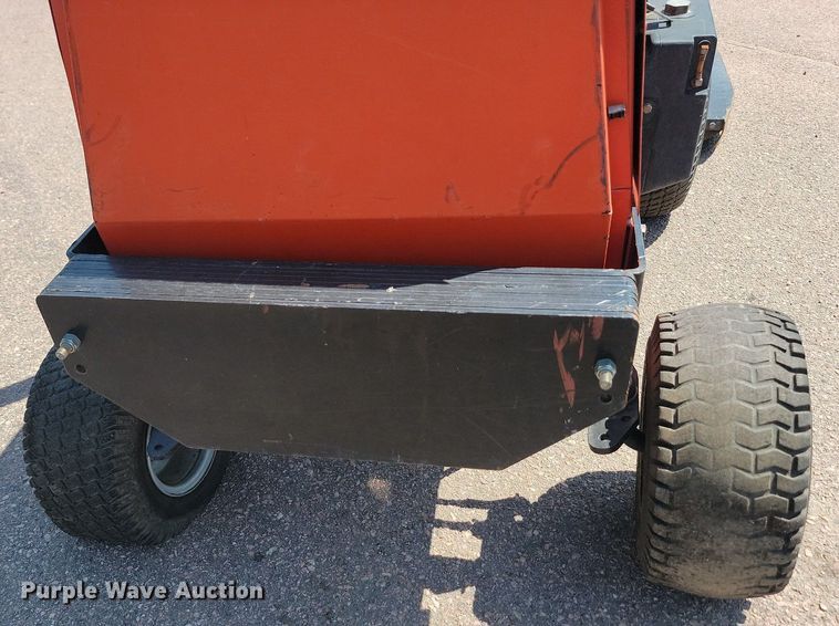 image for item LQ9128 2006 Jacobsen Turfcat 628D  lawn mower