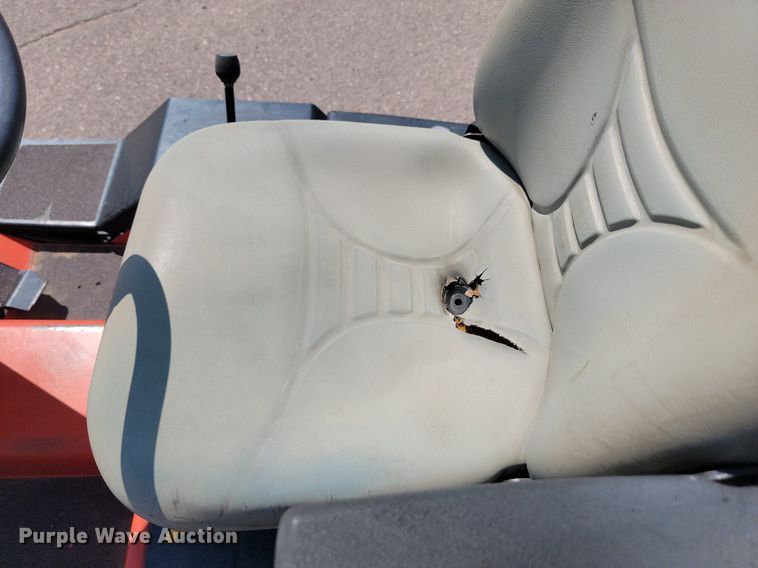 image for item LQ9128 2006 Jacobsen Turfcat 628D  lawn mower