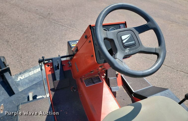 image for item LQ9128 2006 Jacobsen Turfcat 628D  lawn mower