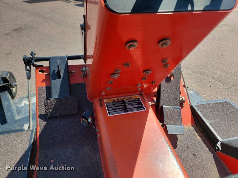 image for item LQ9128 2006 Jacobsen Turfcat 628D  lawn mower