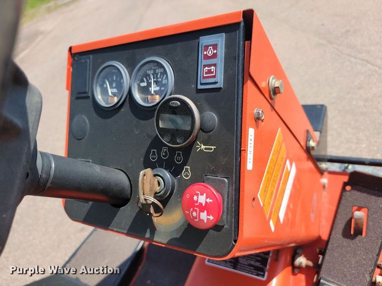 image for item LQ9128 2006 Jacobsen Turfcat 628D  lawn mower