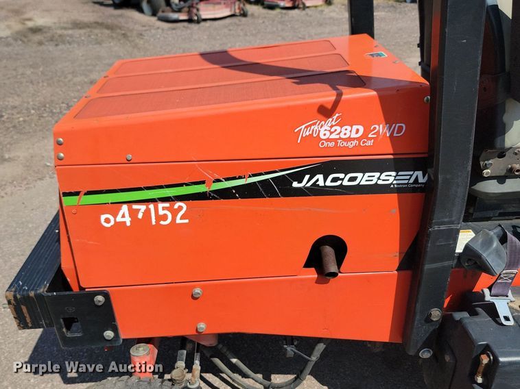 image for item LQ9128 2006 Jacobsen Turfcat 628D  lawn mower