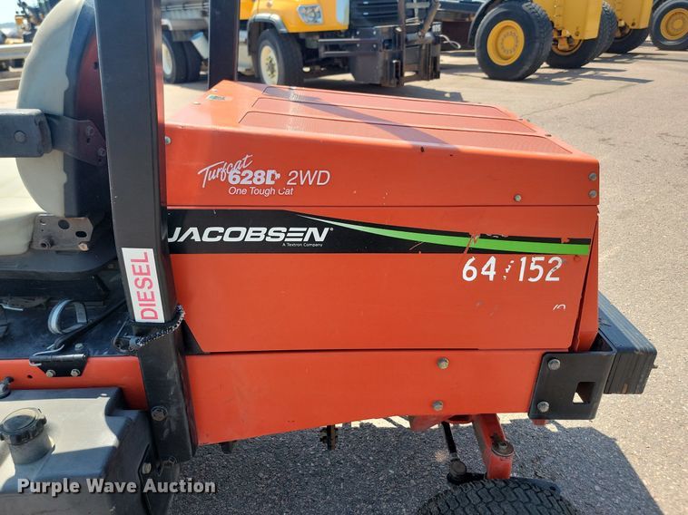 image for item LQ9128 2006 Jacobsen Turfcat 628D  lawn mower