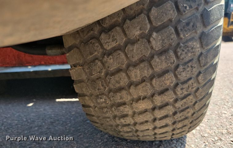 image for item LQ9128 2006 Jacobsen Turfcat 628D  lawn mower