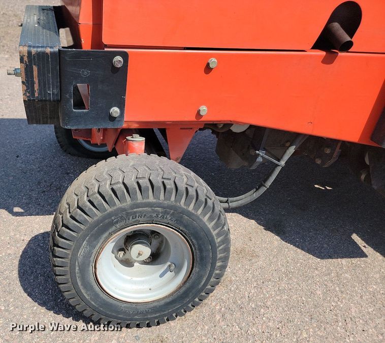 image for item LQ9128 2006 Jacobsen Turfcat 628D  lawn mower