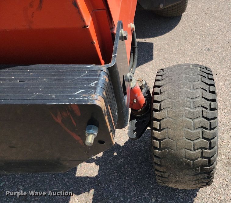 image for item LQ9128 2006 Jacobsen Turfcat 628D  lawn mower