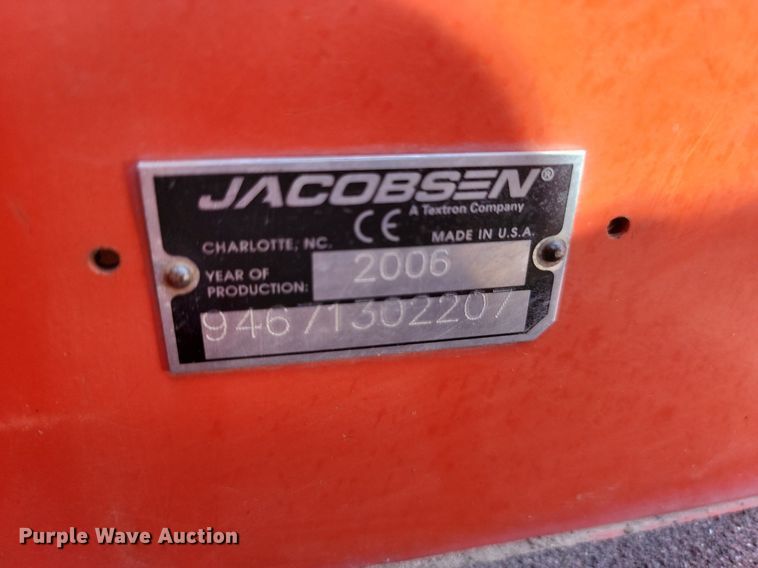 image for item LQ9128 2006 Jacobsen Turfcat 628D  lawn mower