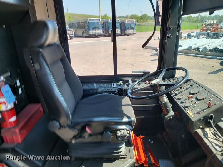 image for item LQ9131 2009 Gillig  shuttle bus