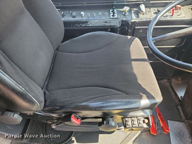 image for item LQ9131 2009 Gillig  shuttle bus