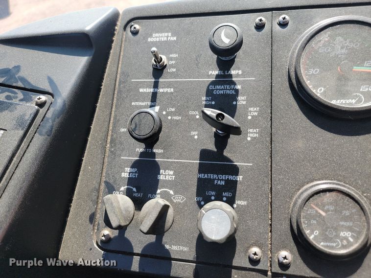 image for item LQ9131 2009 Gillig  shuttle bus