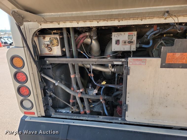 image for item LQ9131 2009 Gillig  shuttle bus