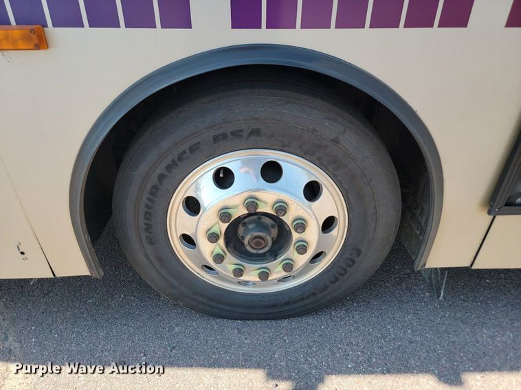 image for item LQ9131 2009 Gillig  shuttle bus