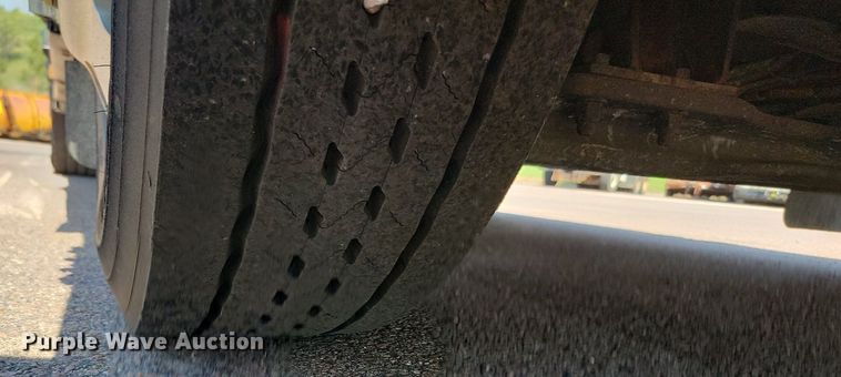 image for item LQ9131 2009 Gillig  shuttle bus