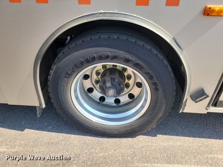 image for item LQ9131 2009 Gillig  shuttle bus