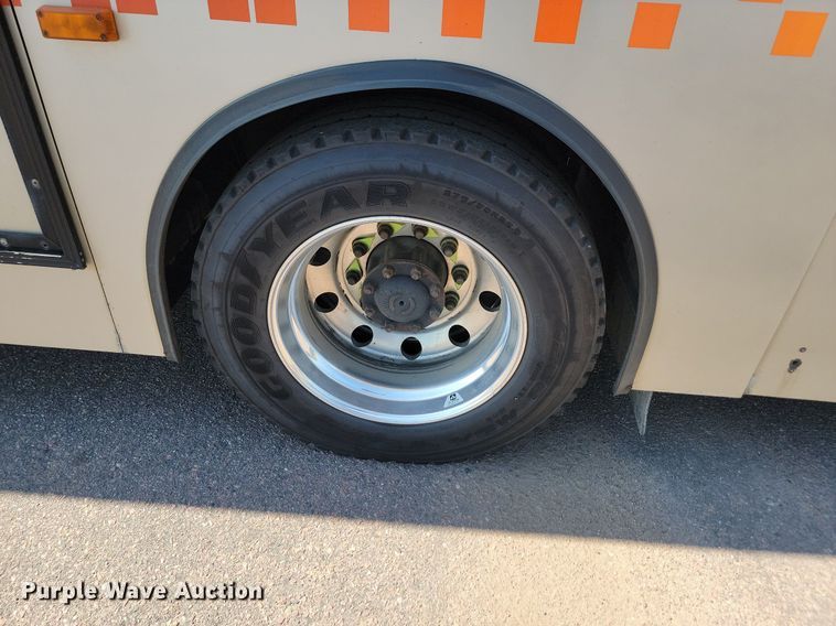 image for item LQ9131 2009 Gillig  shuttle bus