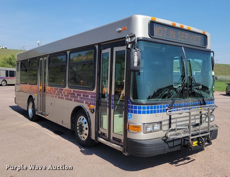 image for item LQ9132 2009 Gillig  shuttle bus