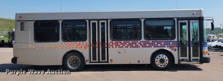 image for item LQ9132 2009 Gillig  shuttle bus