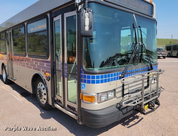 image for item LQ9132 2009 Gillig  shuttle bus