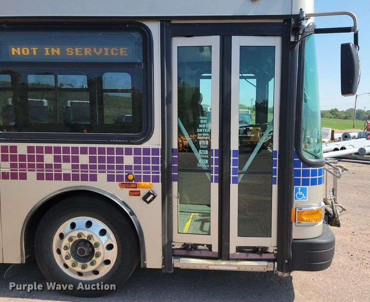 image for item LQ9132 2009 Gillig  shuttle bus