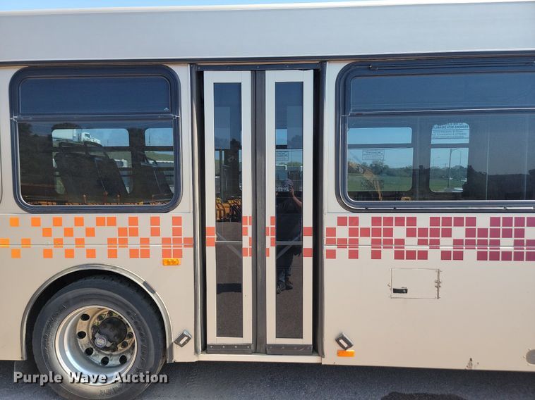 image for item LQ9132 2009 Gillig  shuttle bus