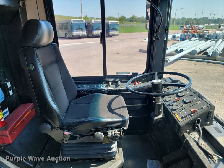 image for item LQ9132 2009 Gillig  shuttle bus