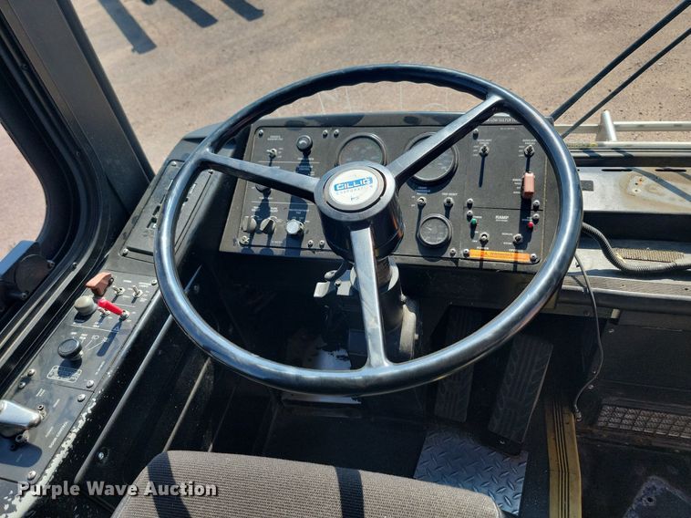 image for item LQ9132 2009 Gillig  shuttle bus