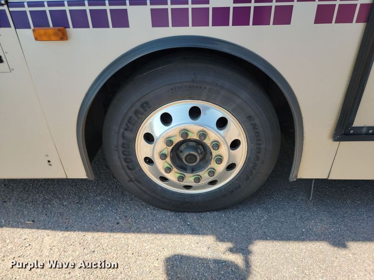 image for item LQ9132 2009 Gillig  shuttle bus