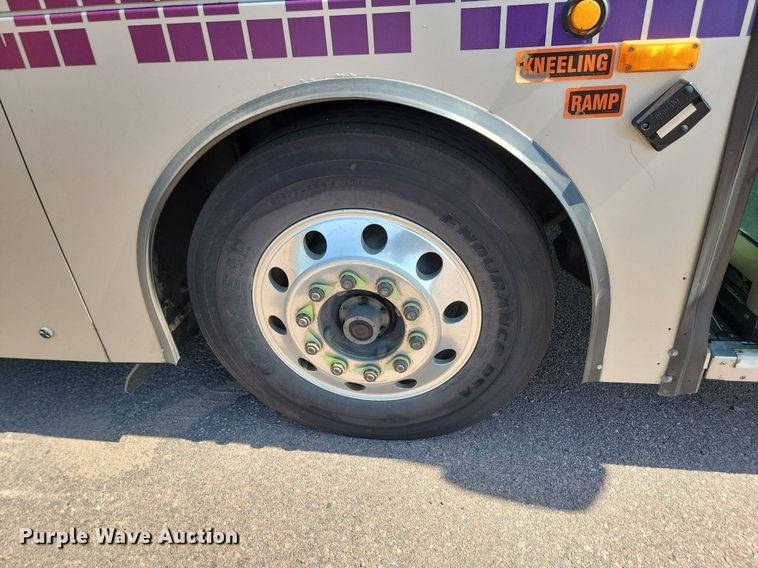 image for item LQ9132 2009 Gillig  shuttle bus