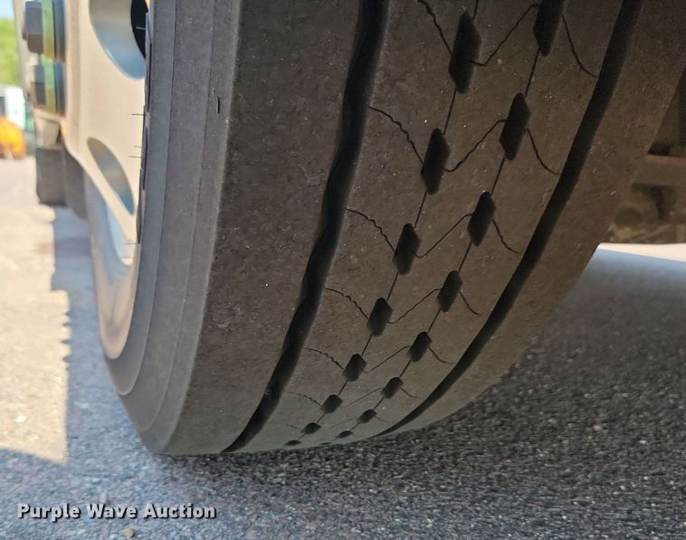 image for item LQ9132 2009 Gillig  shuttle bus