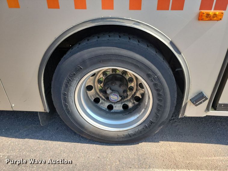 image for item LQ9132 2009 Gillig  shuttle bus