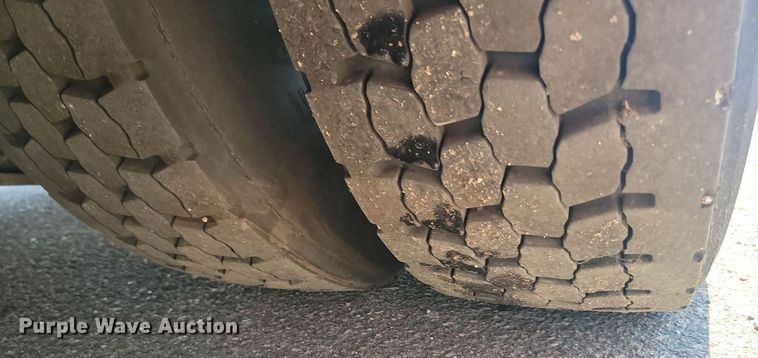 image for item LQ9132 2009 Gillig  shuttle bus