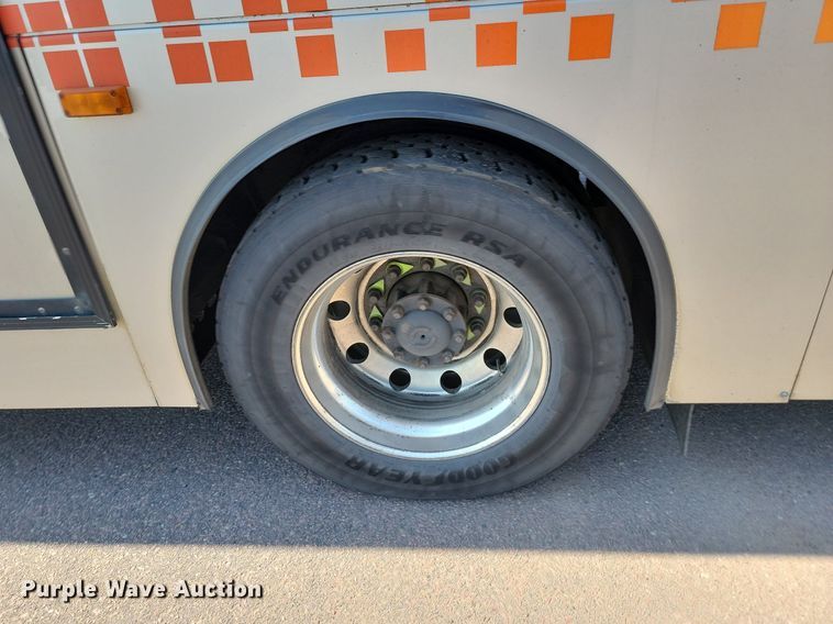 image for item LQ9132 2009 Gillig  shuttle bus