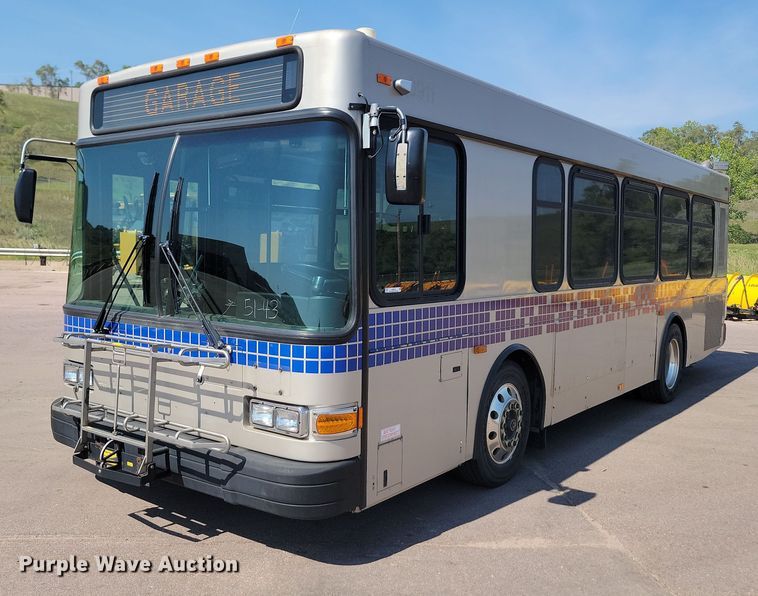 image for item LQ9133 2009 Gillig  shuttle bus