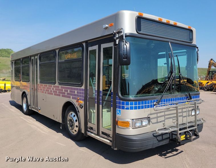 image for item LQ9133 2009 Gillig  shuttle bus