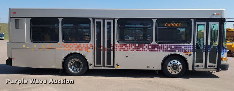 image for item LQ9133 2009 Gillig  shuttle bus