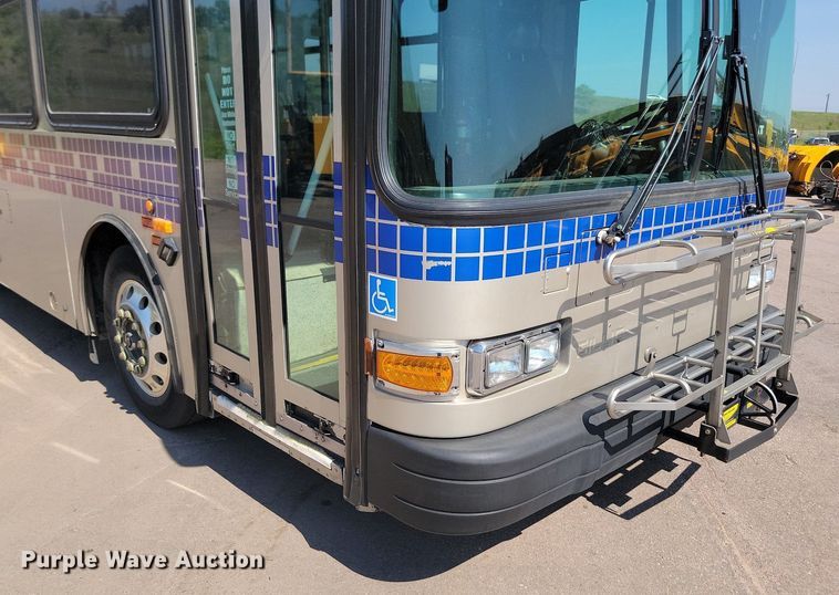 image for item LQ9133 2009 Gillig  shuttle bus