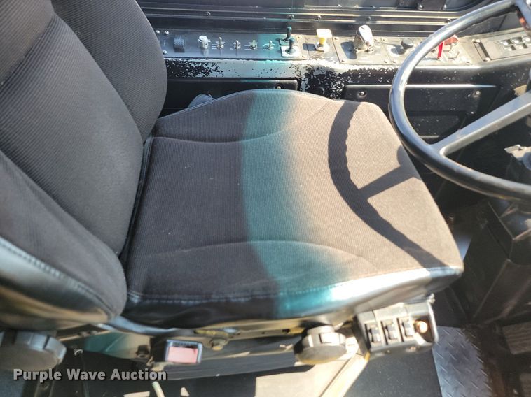 image for item LQ9133 2009 Gillig  shuttle bus