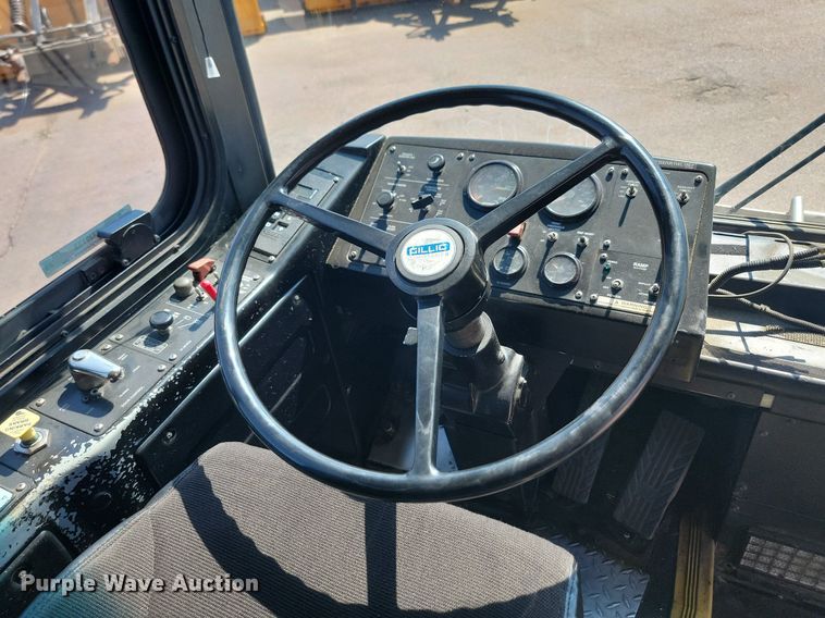 image for item LQ9133 2009 Gillig  shuttle bus