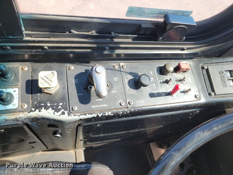 image for item LQ9133 2009 Gillig  shuttle bus