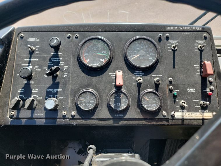 image for item LQ9133 2009 Gillig  shuttle bus