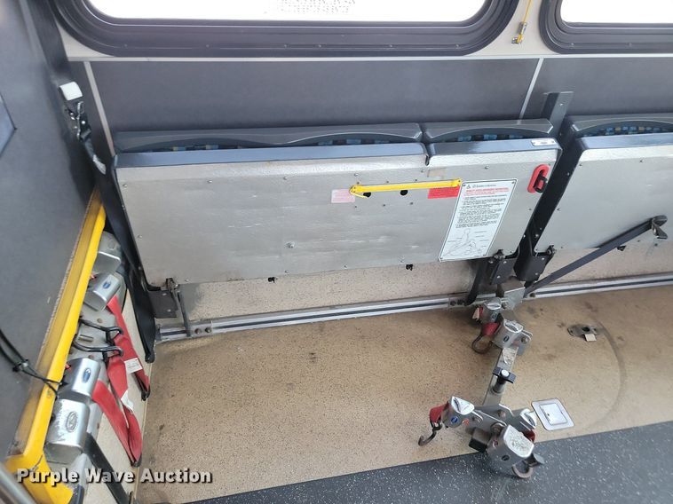 image for item LQ9133 2009 Gillig  shuttle bus