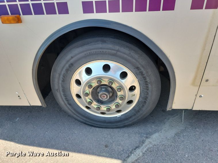 image for item LQ9133 2009 Gillig  shuttle bus