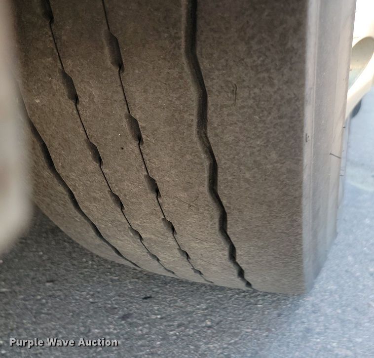 image for item LQ9133 2009 Gillig  shuttle bus