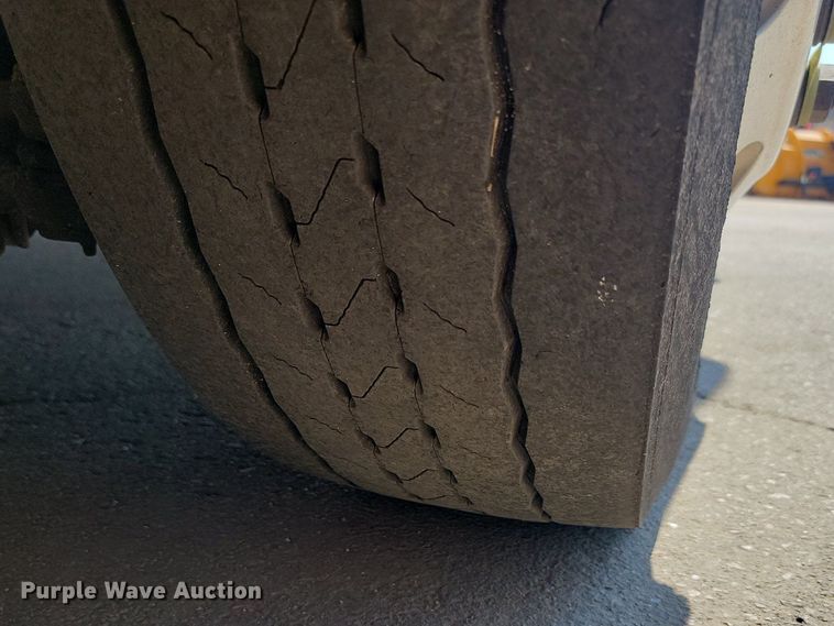 image for item LQ9133 2009 Gillig  shuttle bus